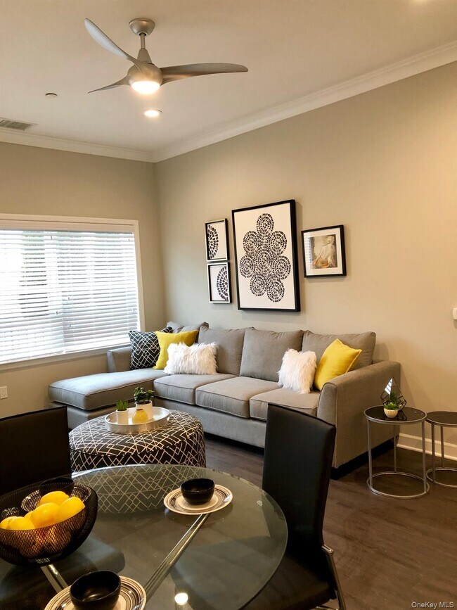 Building Photo - 148 S Front St