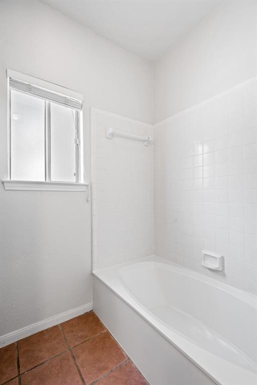 Building Photo - 307 Cuernavaca Dr N