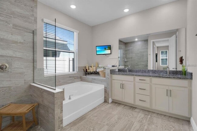 Building Photo - 2487 Empress Dr