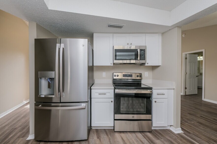 Building Photo - 8823 Gum Tree Ave