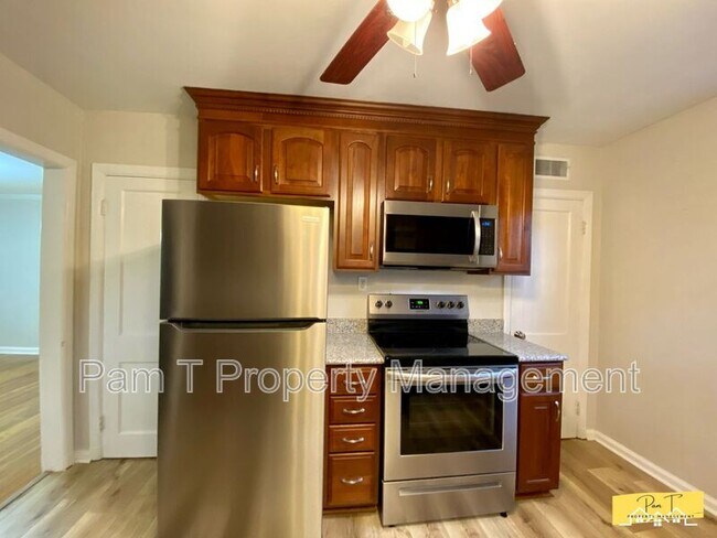 Building Photo - 304 Columbus Dr