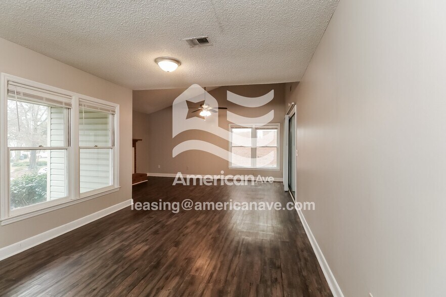 Building Photo - 122 Village Walk