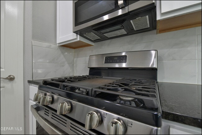 Building Photo - 552 Logwood Ave