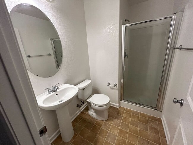 Building Photo - Modern 4-Bed, 4-Bath Townhome in Richmond’...
