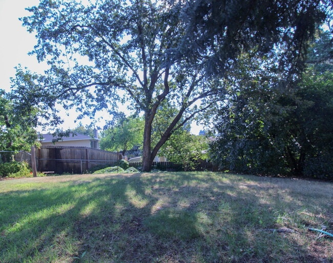 Building Photo - 2670 Fijian Way