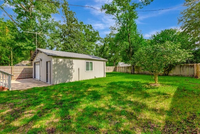 Building Photo - Completely Renovated Gem in Park Circle
