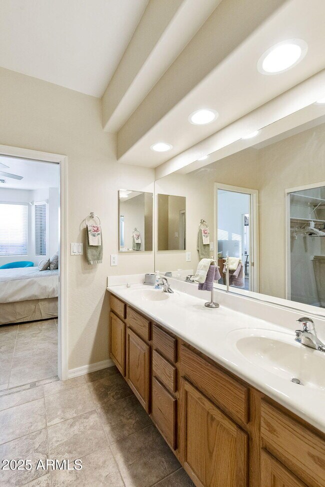 Building Photo - 4202 E Broadway Rd