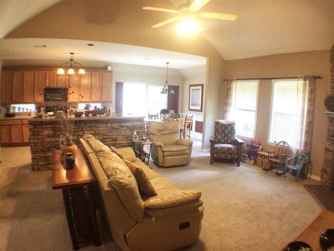 Building Photo - 5912 Meadowglen Dr