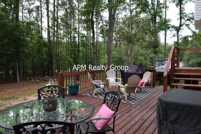 Building Photo - Private Country Feel Close to Downtown Chapin