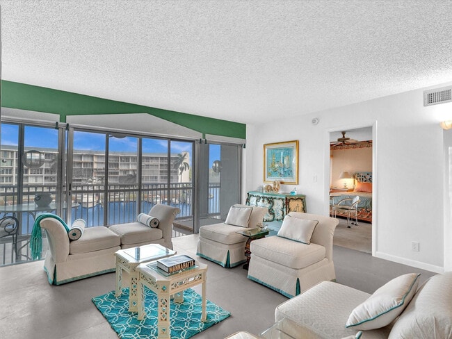 Building Photo - 1537 E Hillsboro Blvd