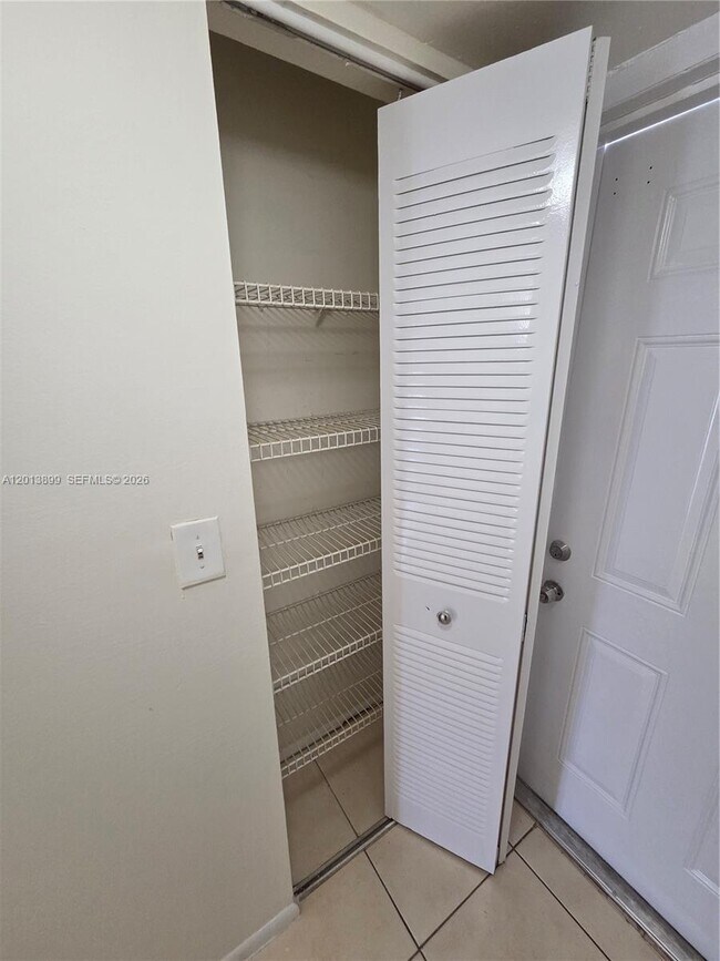 Building Photo - 8051 S Colony Cir
