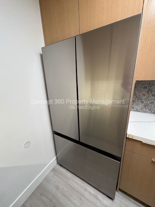 Building Photo - 1139 E Ocean Blvd