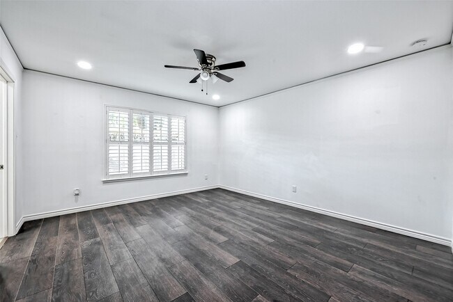 Building Photo - 5319 S Braeswood Blvd