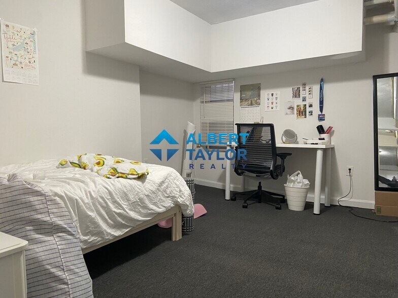 Building Photo - 210 Hemenway St