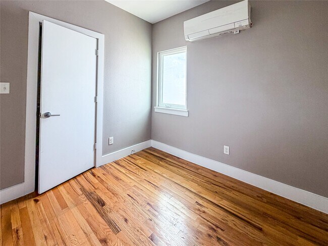 Building Photo - 1416 Dumble St