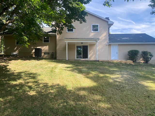 Building Photo - 220 Garland Dr