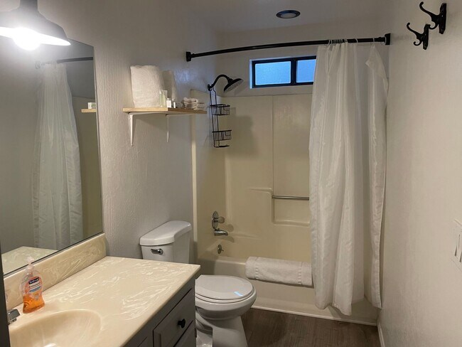 Building Photo - Large home level entry with garage.