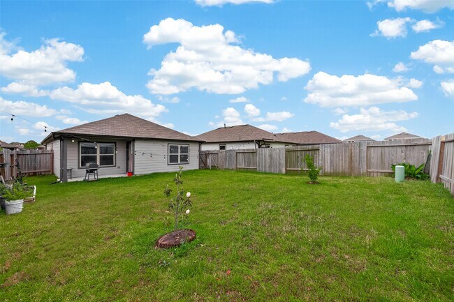 Building Photo - 10411 Meadow Saffron Dr