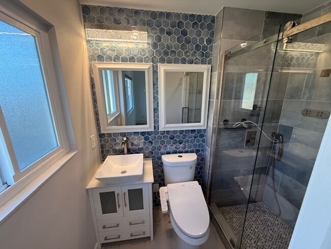 Building Photo - Remodeled 3 Bedroom Home with Bay Views + Stunning Backyard Patio