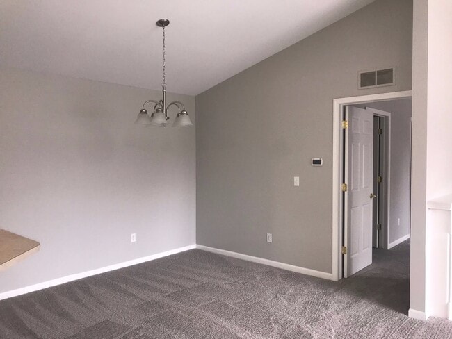 Building Photo - Sharp 2 bedroom, 2 bath upper condo in Nottingham  Cove sub for lease $1700 a month.