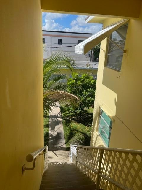 Building Photo - 101 N Lakeside Dr