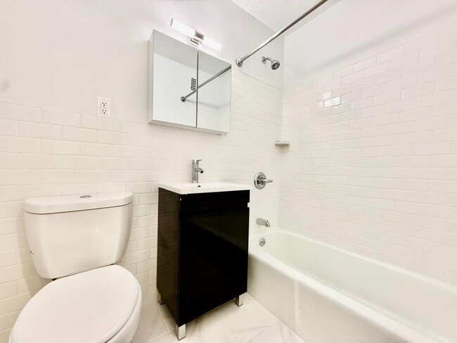 Building Photo - 1 bedroom in Bronx NY 10461