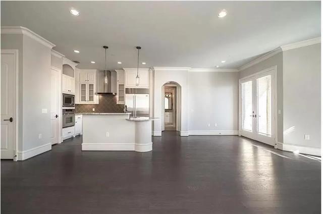 Building Photo - 6675 Mediterranean Dr