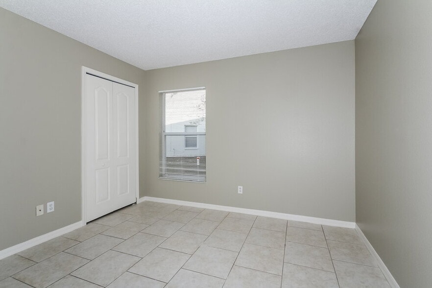 Building Photo - 12515 Midpointe Dr