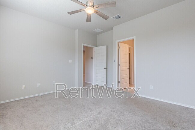 Building Photo - 10110 Jardin Verde