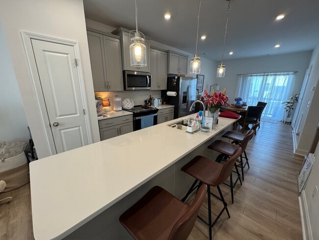 Building Photo - 5009 Layman Dr