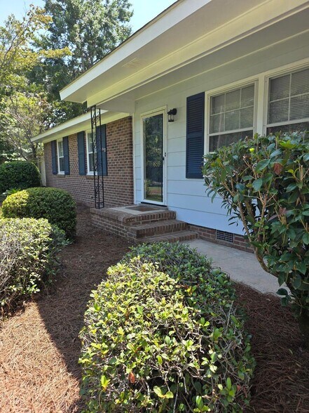 Building Photo - 889 Quail Dr
