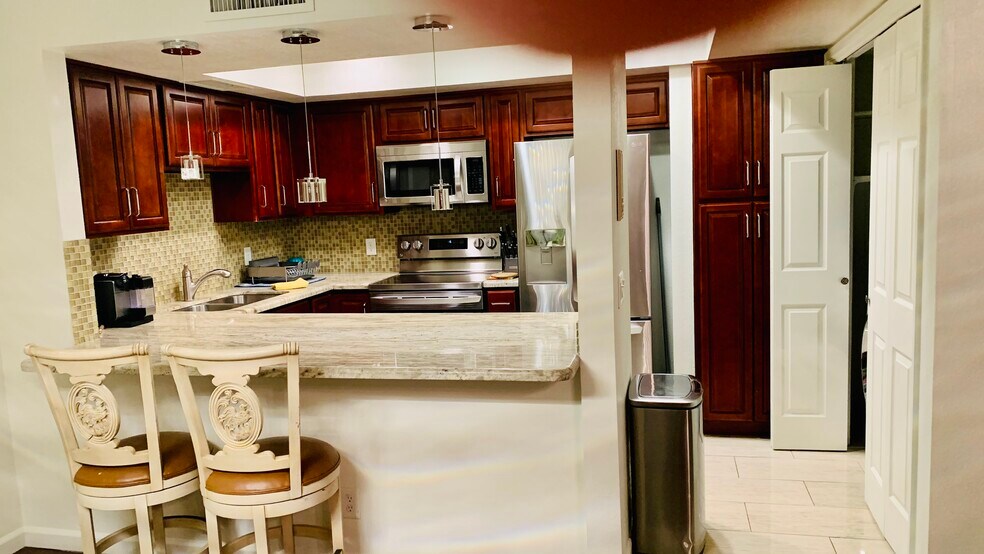 Building Photo - 2828 N 61st Pl