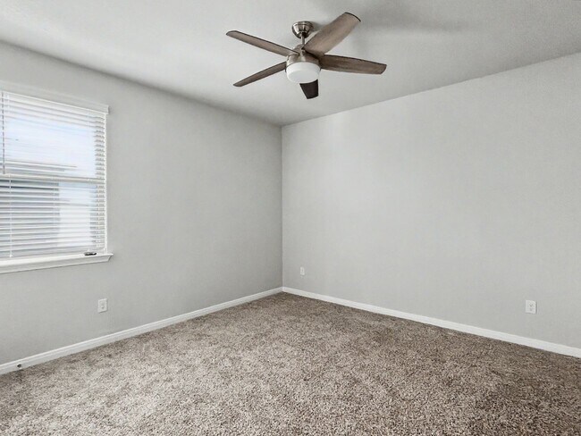 Building Photo - Modern New Braunfels Home with Flexible Upstairs Living Spaces