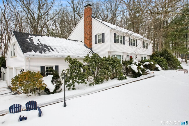 Building Photo - 10 Candlewood Ln