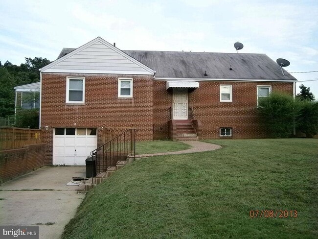 Primary Photo - 3209 Leslie Ave
