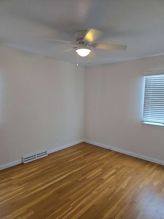 Building Photo - 119 E Circle Dr