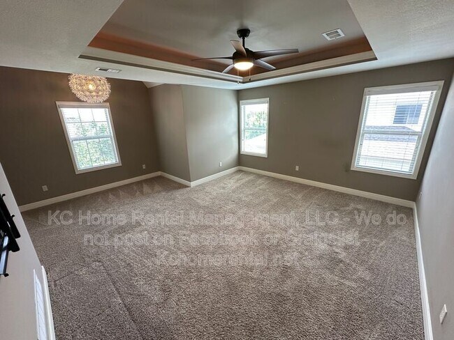 Building Photo - 8608 W 165th St