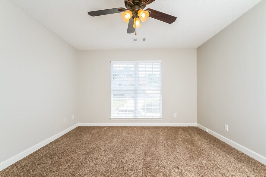 Building Photo - 1114 Poplar Hollow Dr