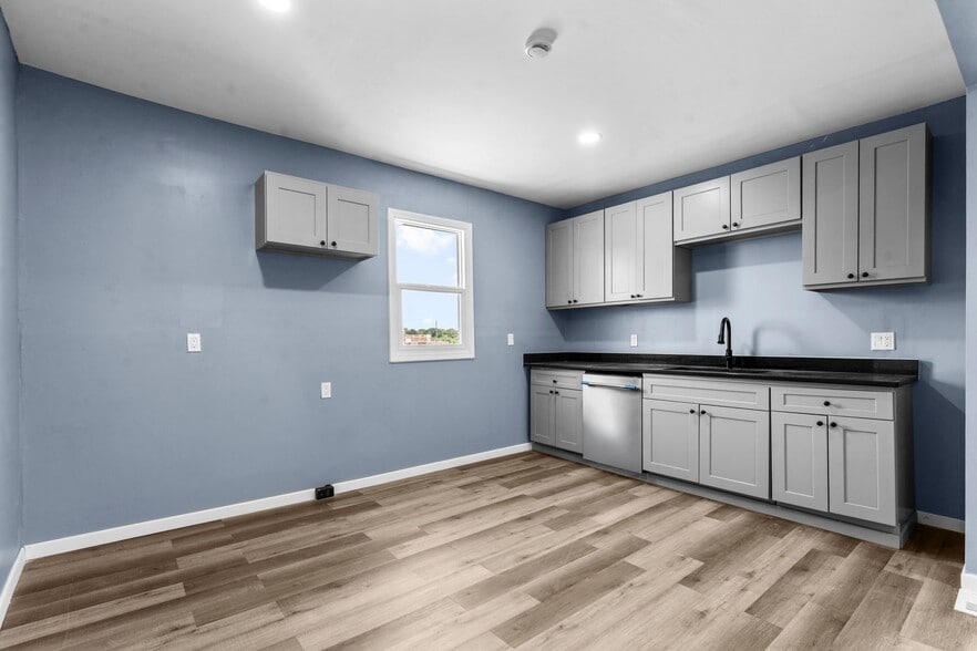 Building Photo - 2648 Tuxedo St