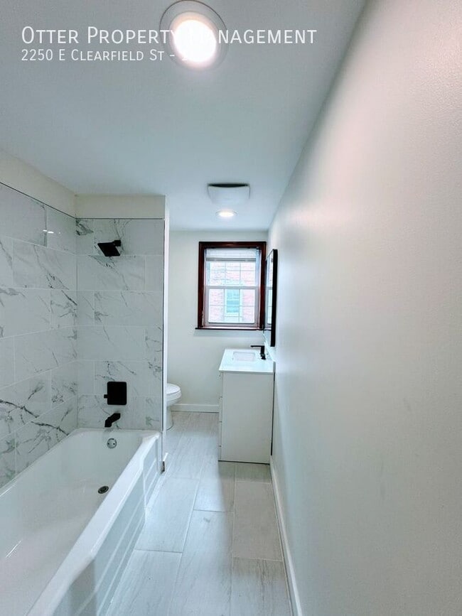 Building Photo - 2250 E Clearfield St