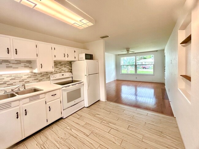 Building Photo - 52 River Shore Dr