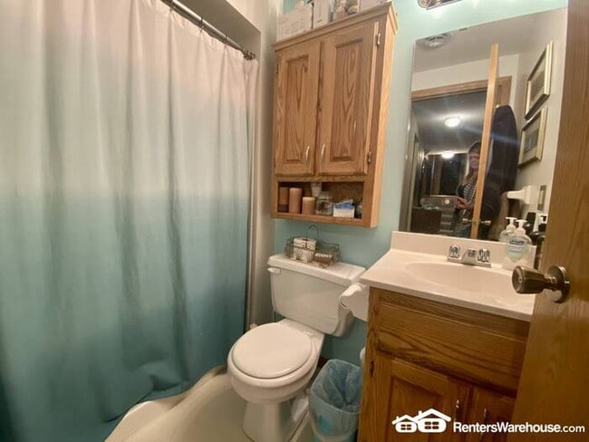 Building Photo - Unique 5BR/4BA 5 Level Home Available 11/4!