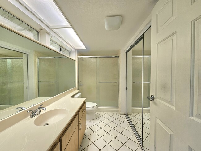 Building Photo - 95-270-270 Waikalani Dr