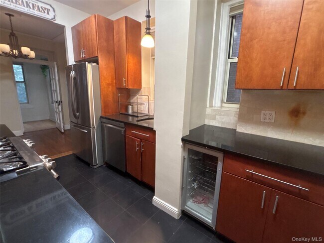 Building Photo - 8 Barstow Rd