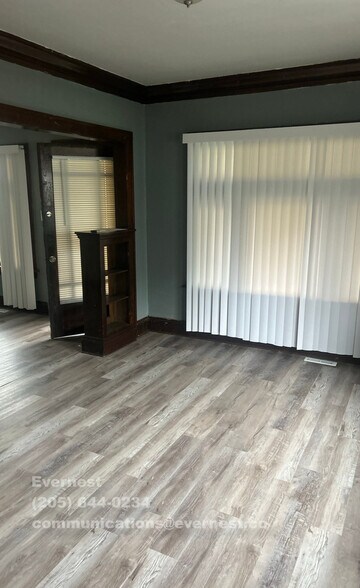 Building Photo - 3046 E 130th St