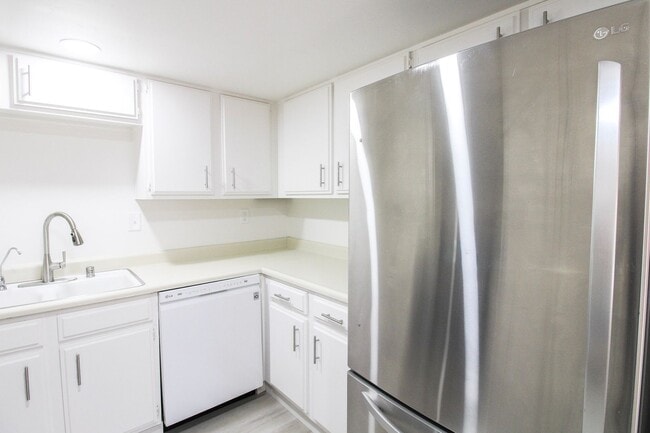 Building Photo - 2 Bed, 2 Bath Townhome in San Luis Obispo!