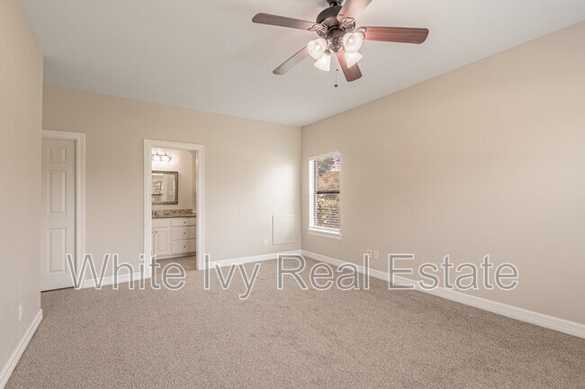 Building Photo - 2121 Normal Park Dr