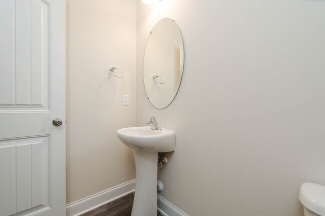 Building Photo - Available on July 10! Modern Home with Spacious Layout Near Downtown Kernersville