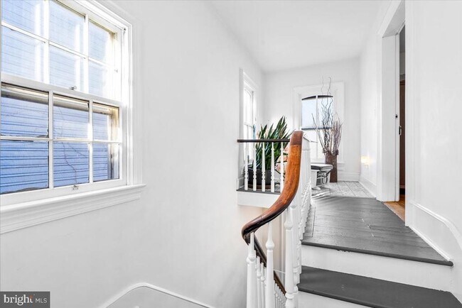 Building Photo - 222 S Raleigh St