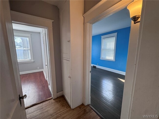 Building Photo - 55 Parkwood Ave